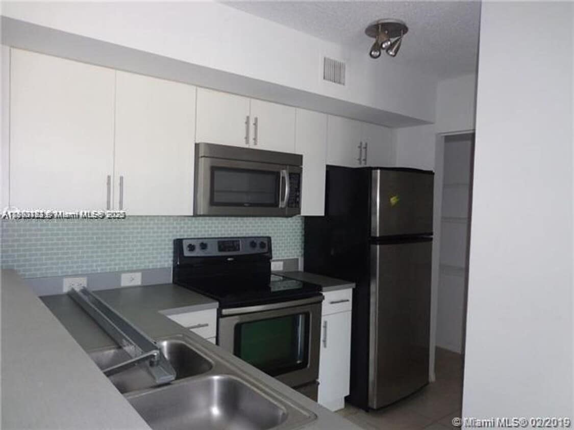 Primary Photo - 777 SW 111th Way