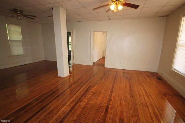 Foto del edificio - 832 W Walnut St