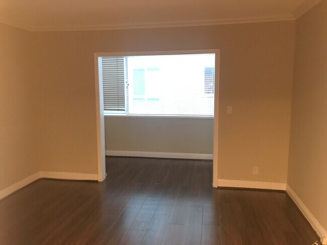 Building Photo - 1126 N Central Ave