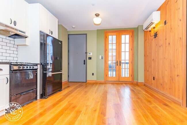 Building Photo - 1655 Palmetto St