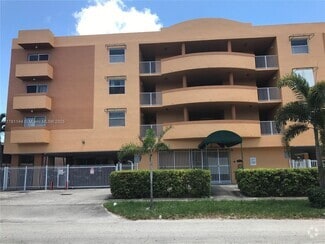 Building Photo - 2441 SW 31st Ave