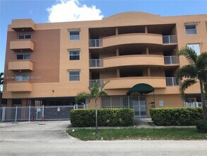 Building Photo - 2441 SW 31st Ave