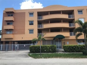 Building Photo - 2441 SW 31st Ave