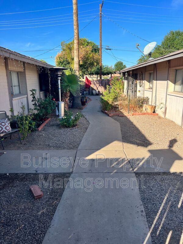 Foto principal - 454 S Stapley Dr