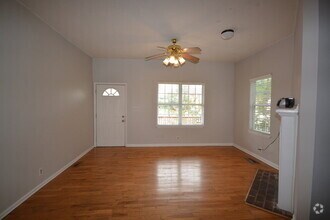 Building Photo - 505 W Victory Dr
