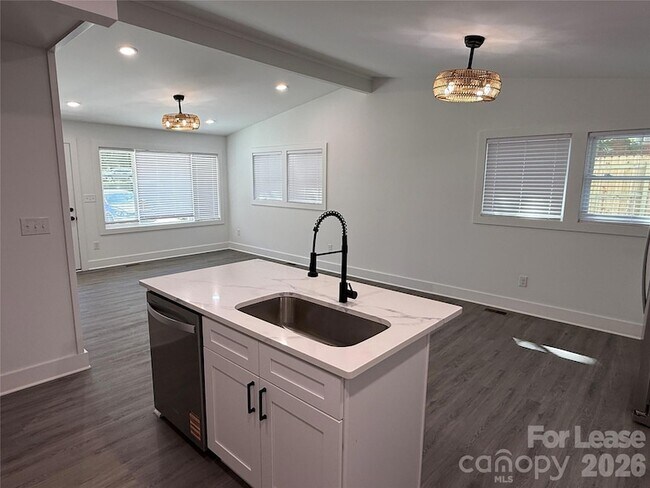 Building Photo - 1139 Clanton Rd