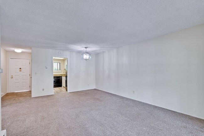Building Photo - 1st floor corner unit - In Door Laundry- Easy Access to 880 and 237