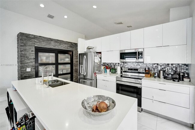 Foto del edificio - 4955 SW 33rd Ave