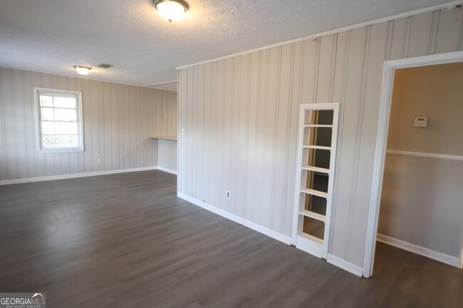 Building Photo - 351 Brook St