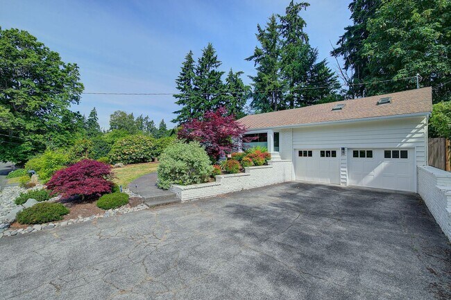 Building Photo - 5bd/2.75ba Mercer Island Home