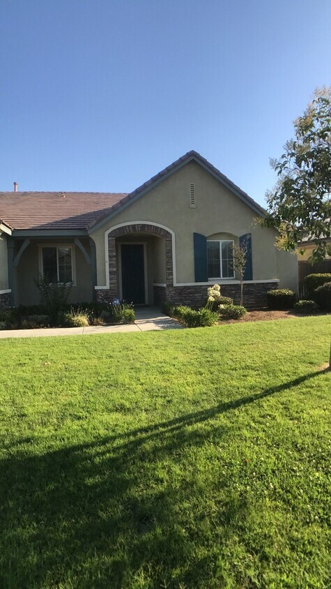 Primary Photo - Gorgeous NW Home 4 Bed/3 Bath $2,775 Depos...
