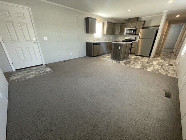 Foto del edificio - 38039 Leverette Ave