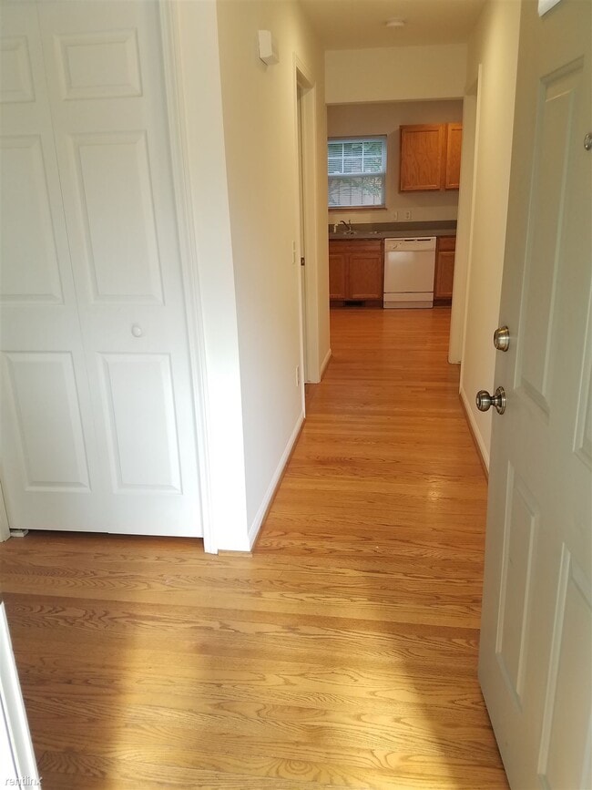 Building Photo - 5 br, 2.5 bath House - Lincoln Ave. at Hil...