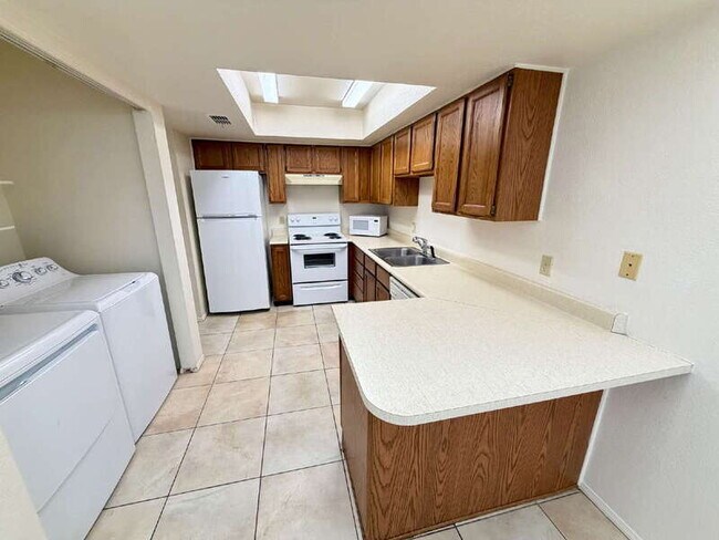 Foto del edificio - 13644 N Hamilton Dr