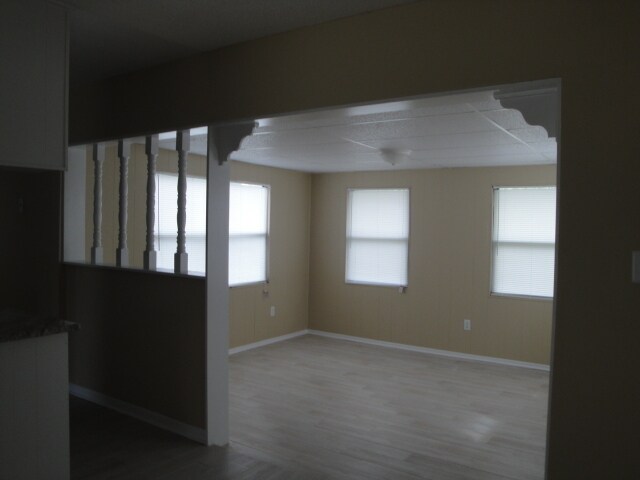 Building Photo - CLOSE TO SHOPPING AND SCHOOLS AVAIL OCTOBE...
