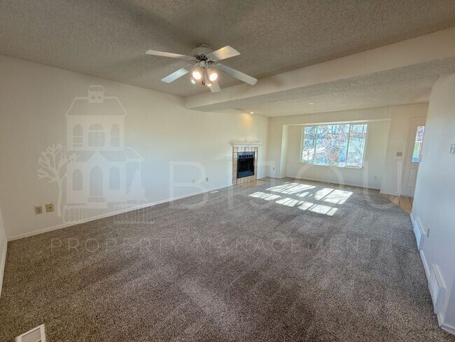 Foto del edificio - 3498 Mountainside Dr