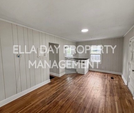Building Photo - 810 N Harding Ave