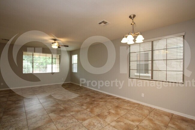 Building Photo - 4458 E Melrose St