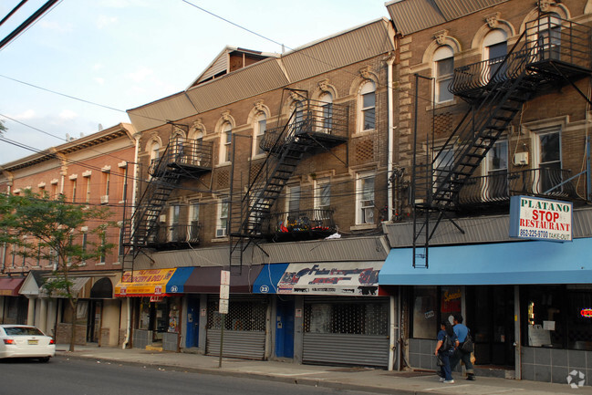 Building Photo - 21-25 Monroe St