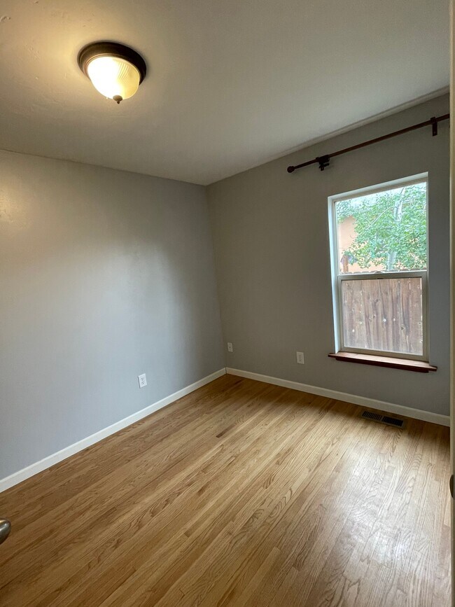 Building Photo - 414 2nd Ave W