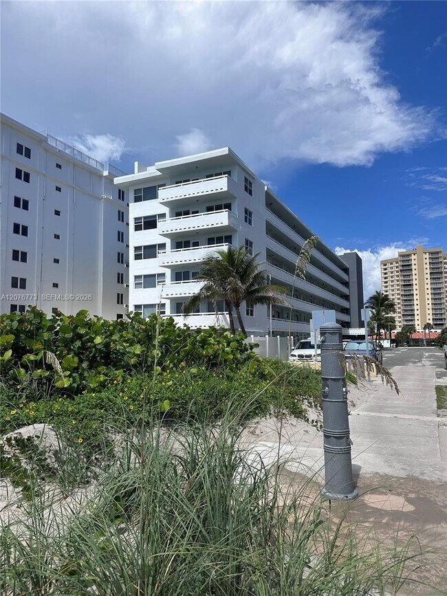 Foto del edificio - 3424 SE 12th St