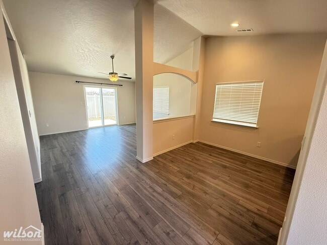 Building Photo - 3BD/2BA - Stunning Modern Home in Desirabl...