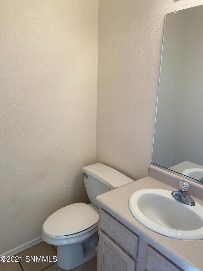 Building Photo - 450 Ithaca Ct