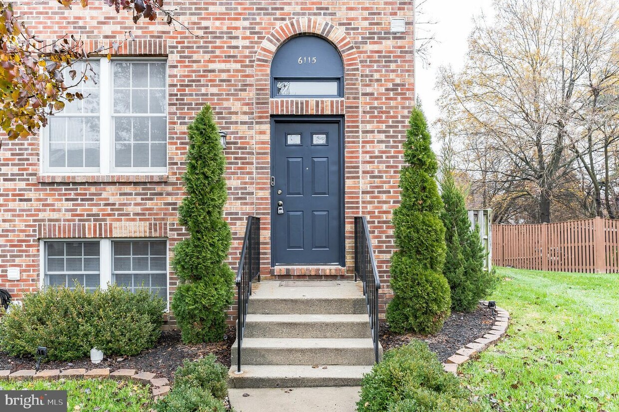 Primary Photo - 6115 Hyacinth Dr