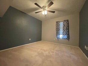 Building Photo - 447 El Toro Ln