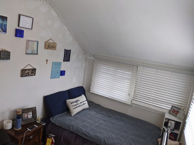 Foto del edificio - 1121 Leonard Pl