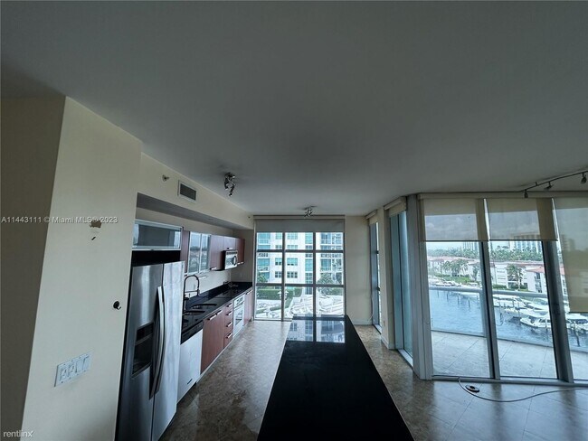 Building Photo - 3 br, 2.5 bath House - 3131 NE 188th St Ap...