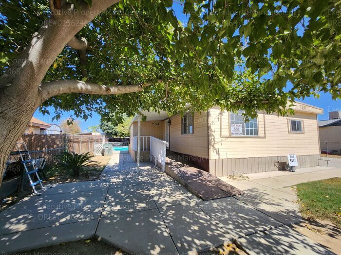 Primary Photo - 3 bedroom/ 2 bathroom home