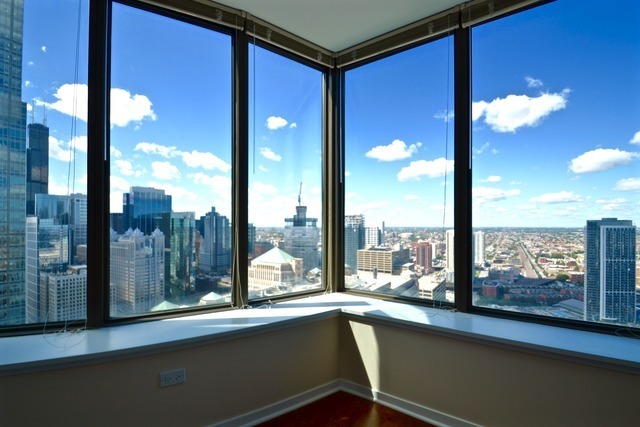 Building Photo - 400 N La Salle Dr