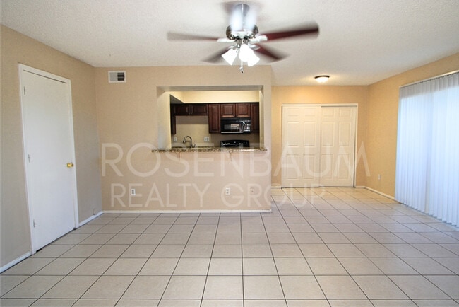 Building Photo - Charming 2-bedrooms, 1.5-baths townhome in...