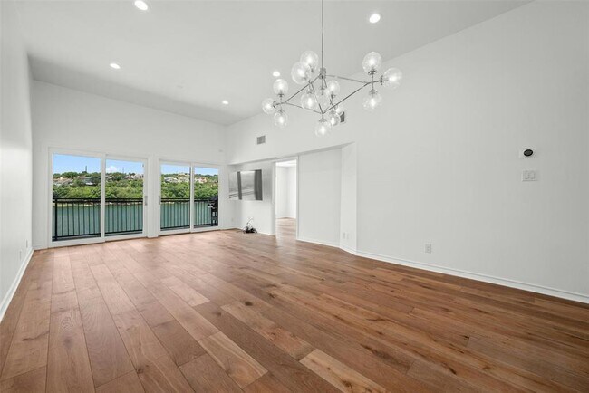Building Photo - 1500 Scenic Dr