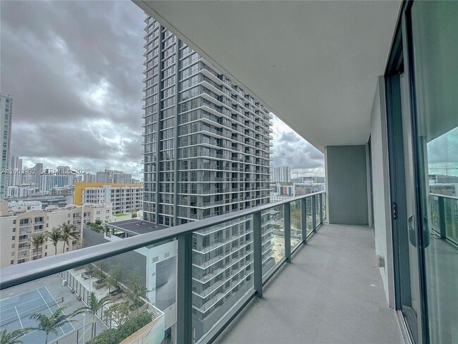 Foto del edificio - 501 NE 31st St