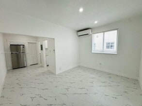 Building Photo - 856 SW 6th St