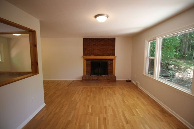 Building Photo - South AVL - 3/2 with Finished Basement!