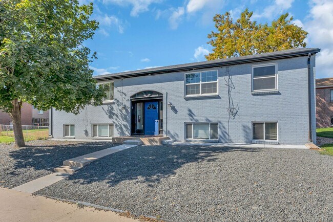 Foto del edificio - Newly Remodeled 2 Bed, 1 Bath Condo in the Goldsmith Neighborhood!