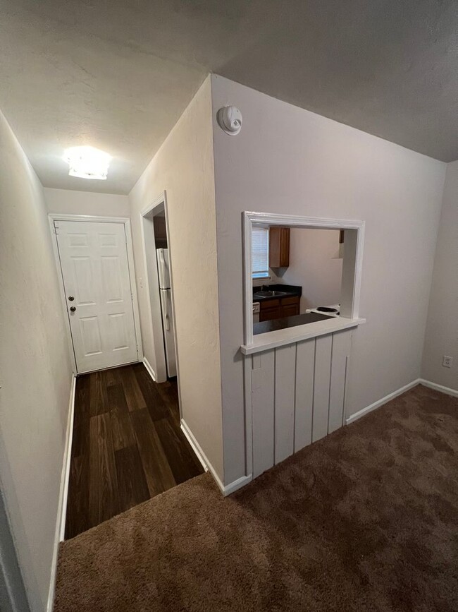 Building Photo - 2110 Golf Terrace Dr