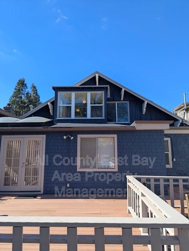 Building Photo - 1529 Josephine St