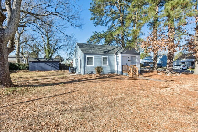 Foto del edificio - Newly renovated! Beautiful 2 bed, 1 bath home in historic Cradock.