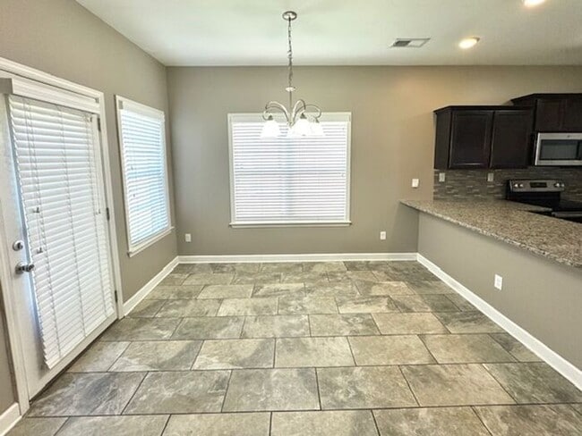 Building Photo - MOVE IN SPECIAL! Luxury, Style, Gated Comm...