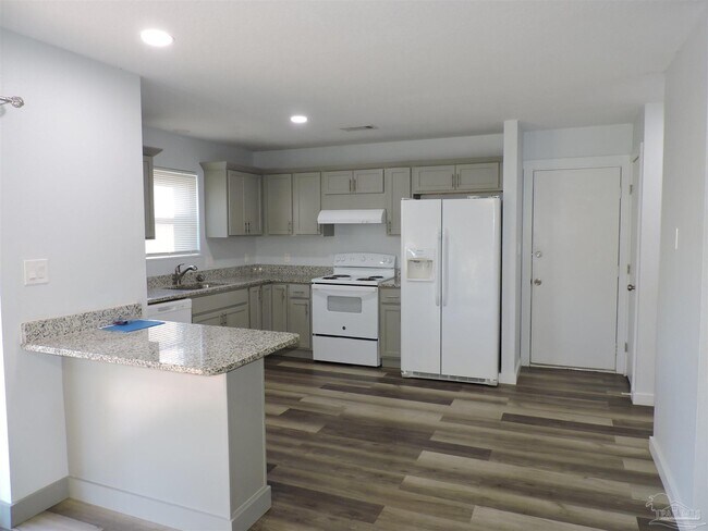 Foto del edificio - 526 Briarwood Dr