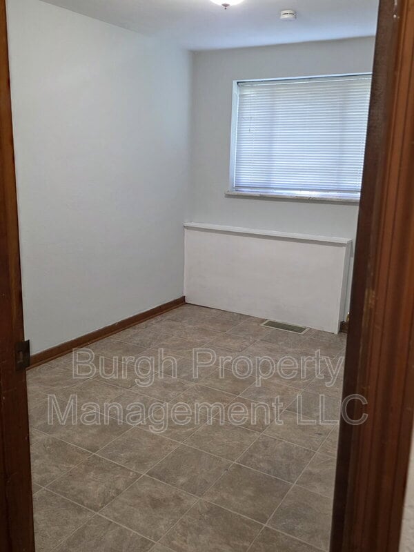 Building Photo - 286 Thompsonville Rd