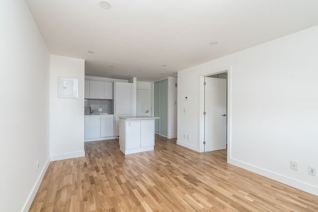 Photo du bâtiment - 230 Oak St