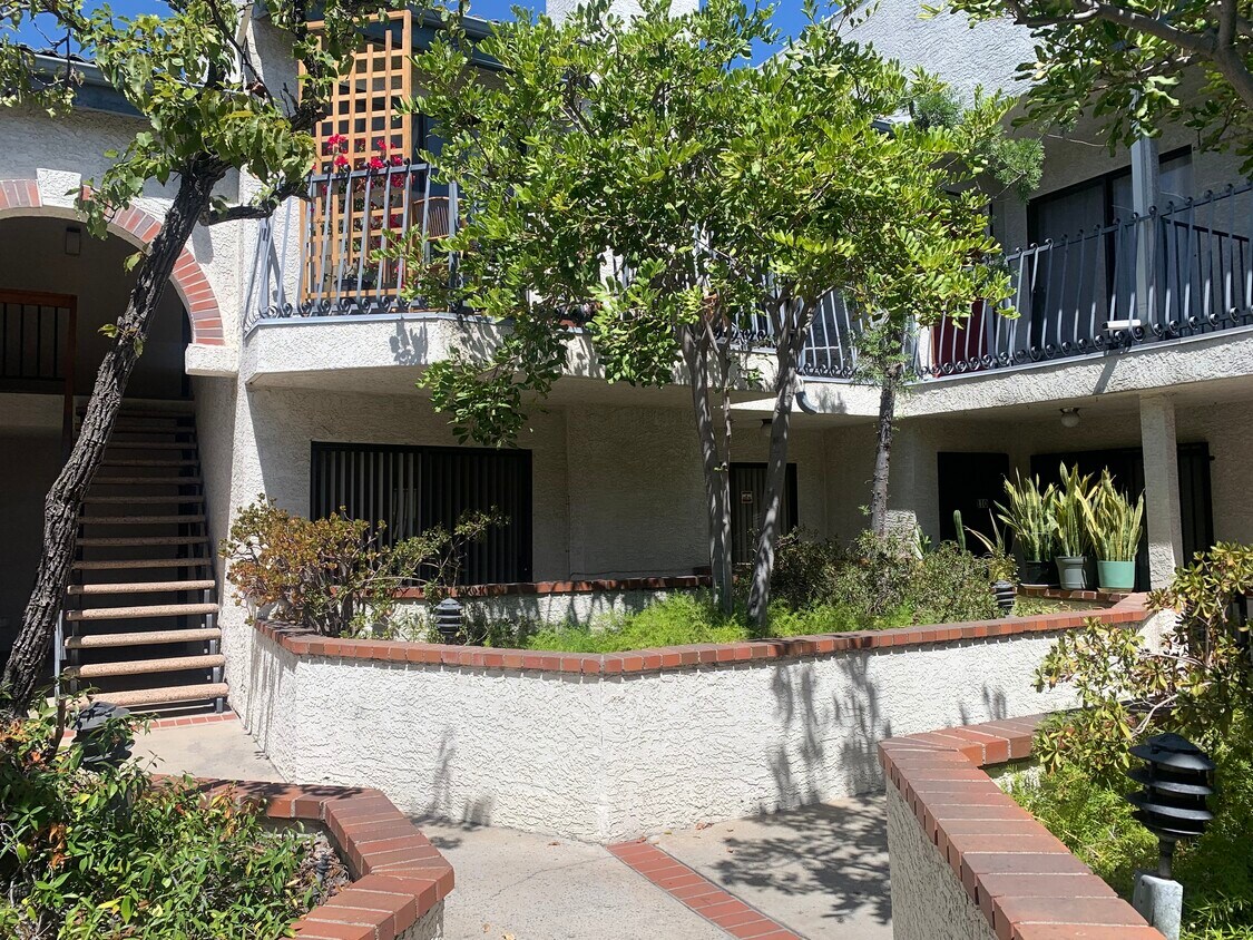 Foto del edificio - 315 S Harvard Blvd