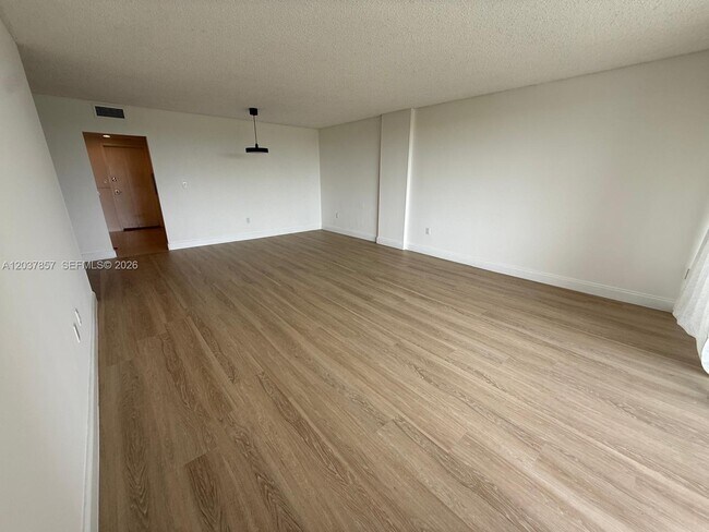 Foto del edificio - 155 Ocean Ln Dr