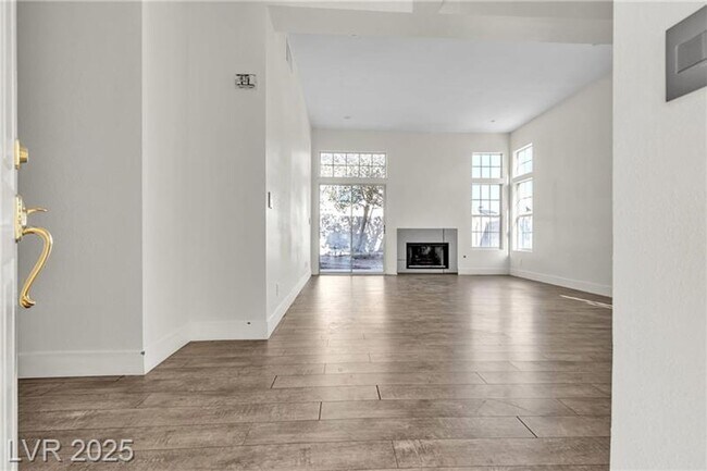 Building Photo - Updated Single Story, 2 Bedroom Home in De...