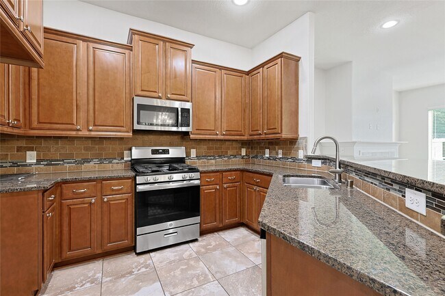 Building Photo - 5166 Oasis Park Ln